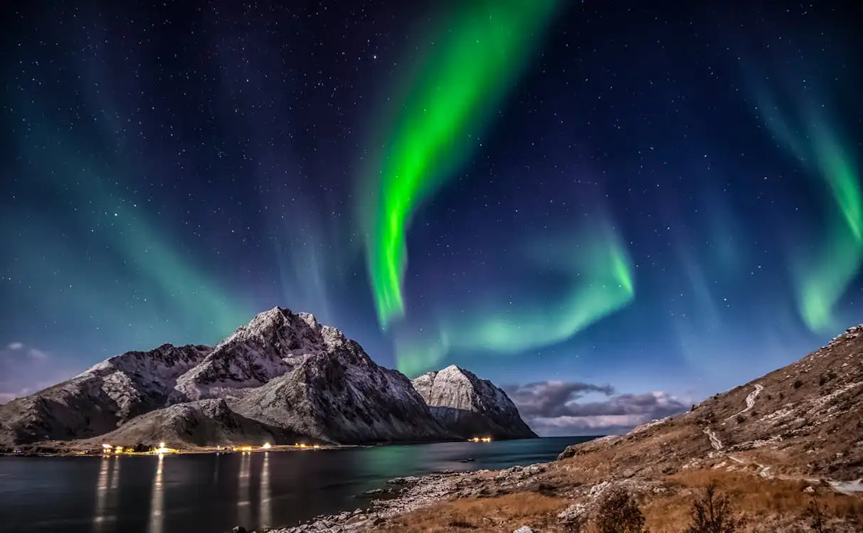 Aurora Borealis là gì? Ánh sáng cực Bắc đẹp ngoạn mục