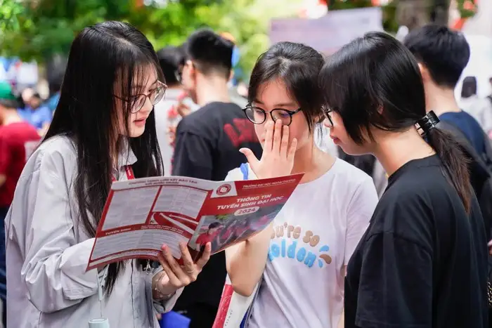 Ngành học hot 2025 và lưu ý khi xét tuyển đại học, cao đẳng