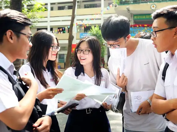 Ảnh hưởng của các phương thức xét tuyển đến điểm chuẩn năm 2025