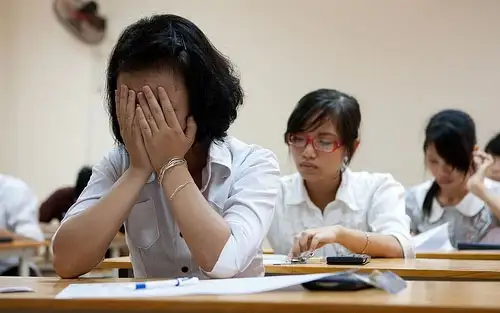 Giảm stress ôn thi với học vui và diễn đàn hỏi đáp