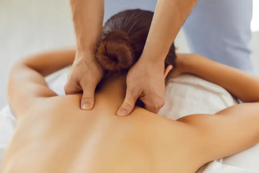 Vật lý trị liệu tại nhà cho đau vai gáy
