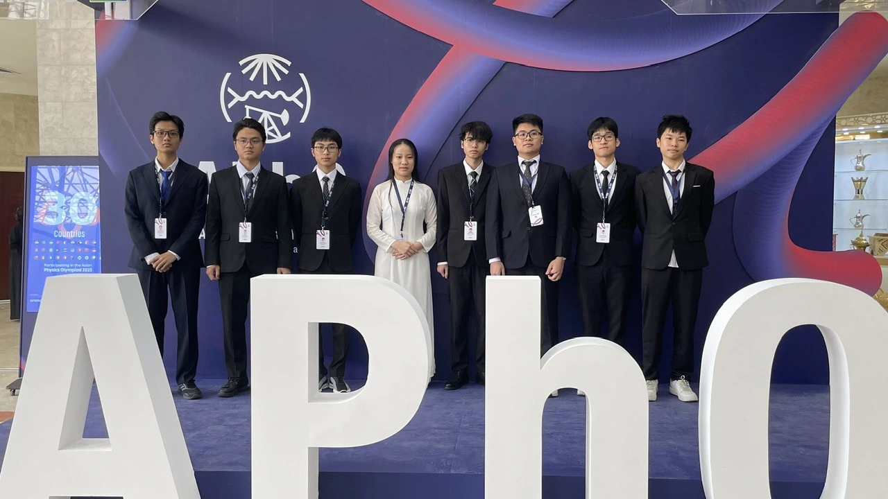 Đội tuyển Việt Nam giành 3 Huy chương Vàng tại Olympic Vật lý châu Á 2025 ở Saudi Arabia